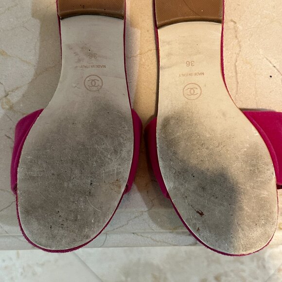 CHANEL CC Logo Flat Slides Slippers Sandals Mules Pink Suede White Trim, Size 6 - Picture 3 of 4
